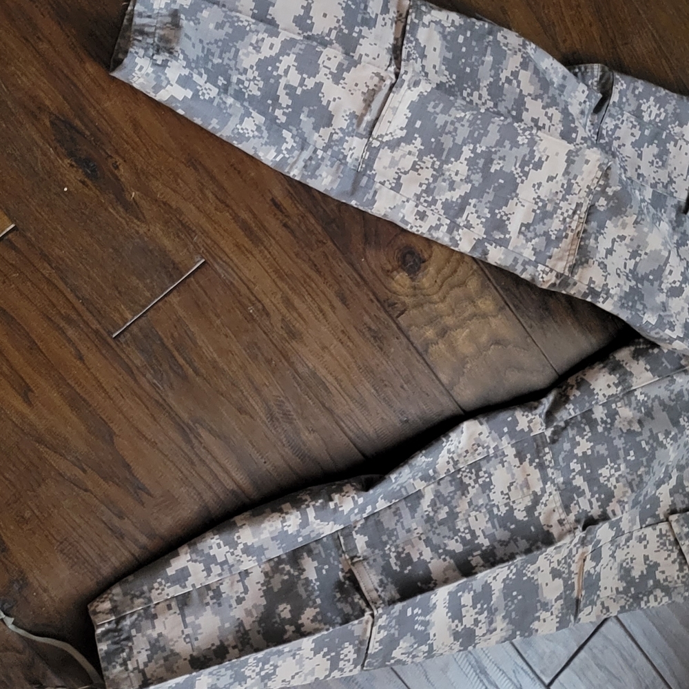 Camouflage pants & jacket sz Large new w tags